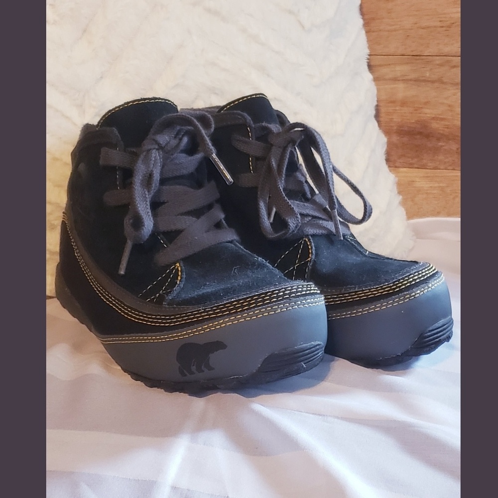 5 for $25 Sorel Womens, Kids size 4 ankle boots